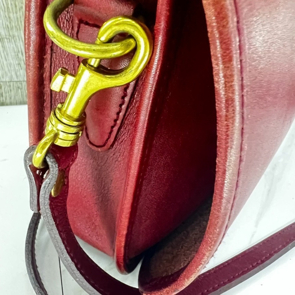 Vtg Hunt Club Leather Burgundy Crossbody Bag Turn Lock Brass ~ 7x10.5x2" ~ MINT - Picture 6 of 12